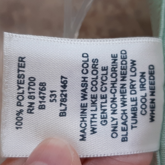 NWOT Blair v neck short sleeve tee - Picture 4 of 5